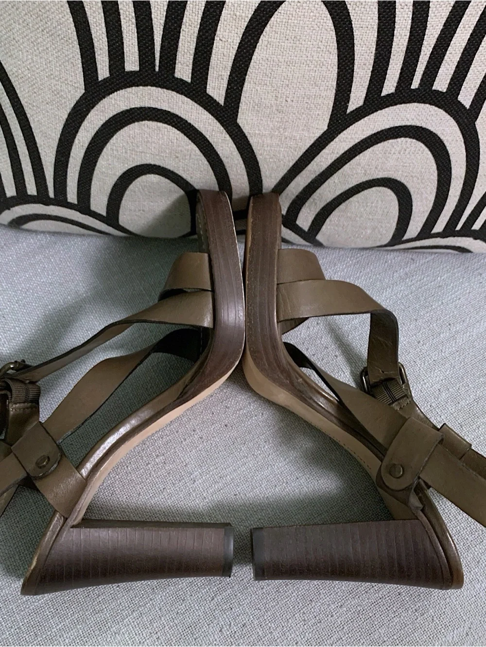 Banana Republic Strappy Sandals Heels Size 6.5